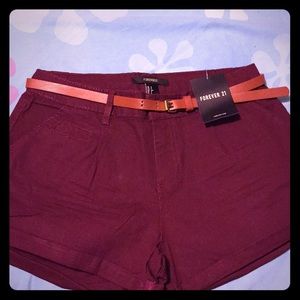 Mid rise Burgundy woven shorts